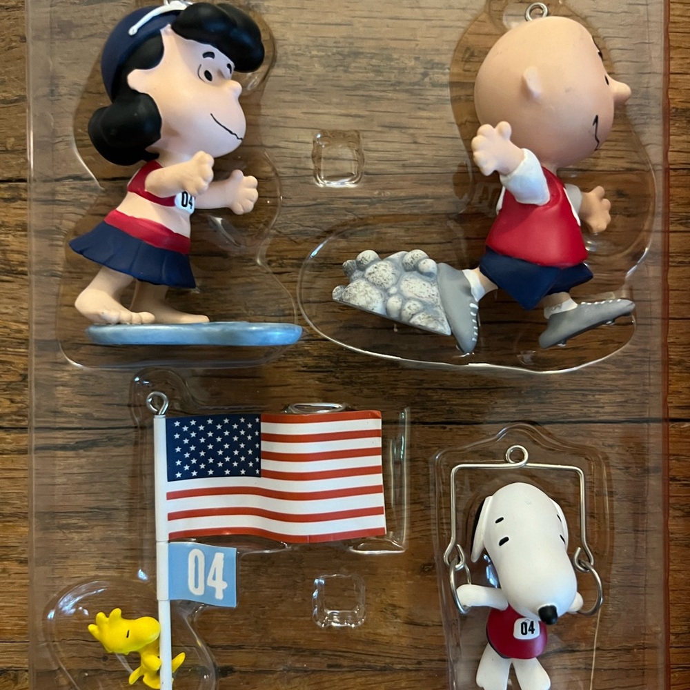 Peanuts Character Figurine Ornament Set with American Flag
